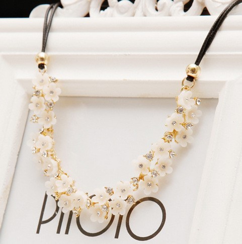 X109 韩版时尚小清新雏菊简约水钻花朵皮绳短项链锁骨链配饰女