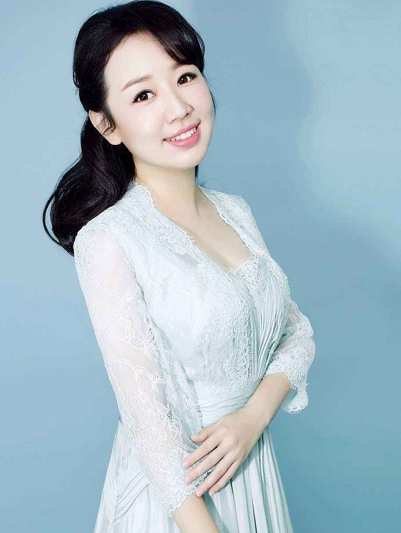 明星照片、明星艺术照、明星个人资料和图片、明星代言费用报价、明星商演价格、明星经纪公司、明星经纪人、明星商务合作多少钱