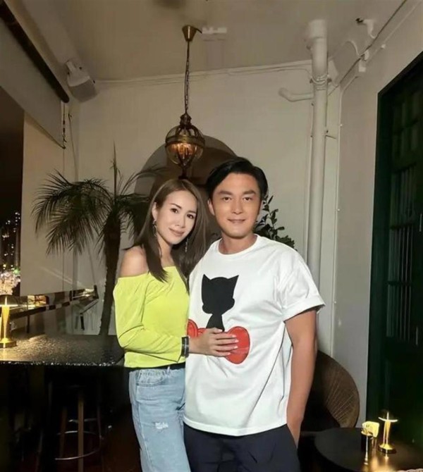 香港著名明星情侣已经谈恋爱十年，目前表示依然没有结婚计划