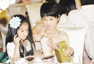 明星宝宝时尚发卡正流行萌翻娱乐圈