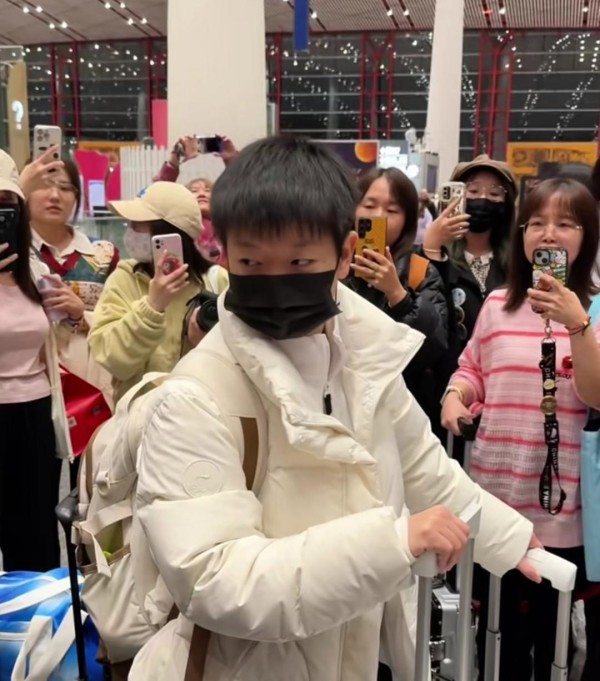 孙颖莎被围堵、行程遭曝光：体育明星的隐私底线在哪？