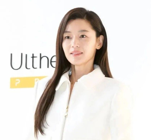 全智贤微整了？嘴包不住牙被吐槽变了，气质都不一样了