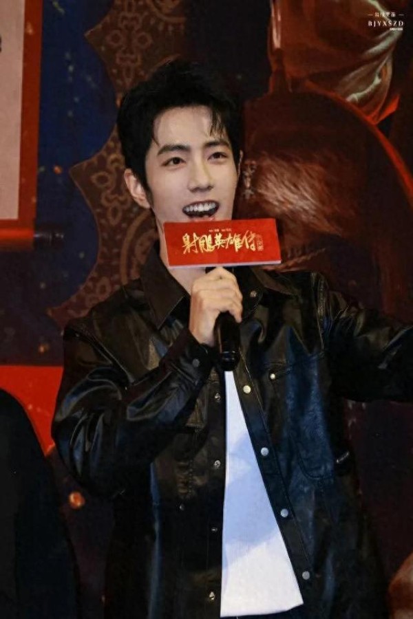 肖战与“百香果站姐”对视，这是什么梦幻联动！