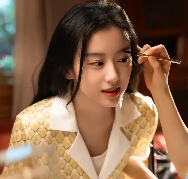 包上恩吻戏前吃辣条，把何与吻得快吐，网友：性别一换，评论过万