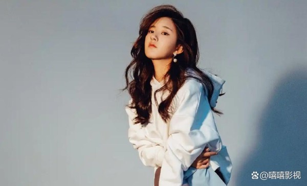 杨紫闷声攒爆剧，赵露思直播瘦80斤！4亿违约金下两种解约生死局