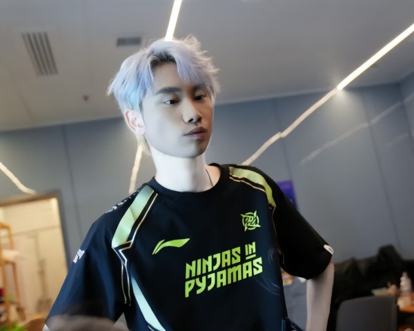 Doinb官宣与YYF联手创经纪公司,锐评LPL现状只有两个人能救!