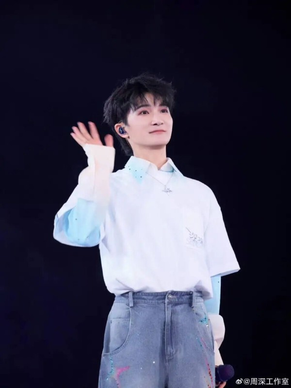 图/@周深工作室