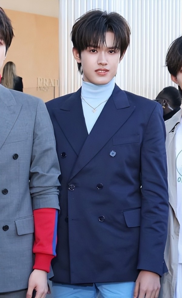 谷爱凌杨幂等亮相米兰时装周 Prada赢麻了