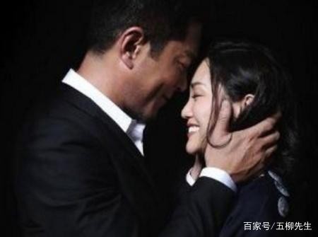 古天乐谢安琪合唱新歌，背靠背合照意境十足，网友：越来越帅了！