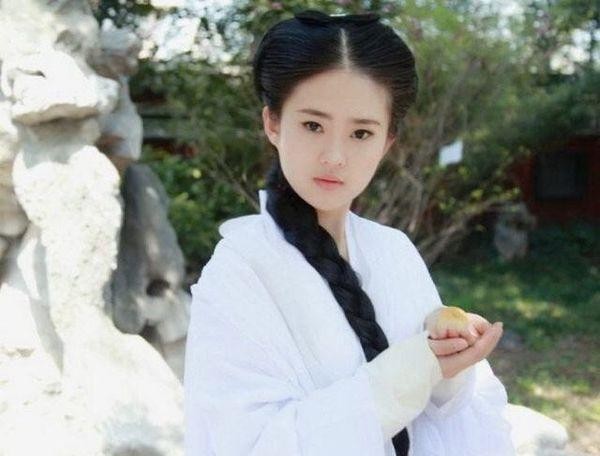 刘亦菲的性格或者人品是怎样的呢？