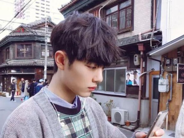 肖战杨紫经纪人同框惊艳：颜值逆天，网友喊话“快去出道”