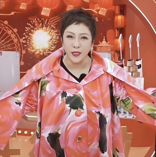 吴彦祖教英语、向太授人脉、王晶谈人生，明星扎堆卖课，到底在赚什么？