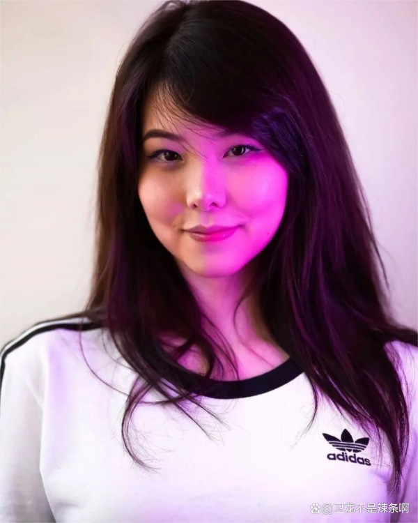 Mayumi最新照片曝光，纯欲风引发网友热议，是美丽还是争议？