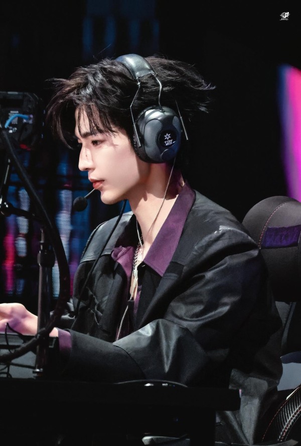 从失眠到高光:张凌赫的电竞初体验