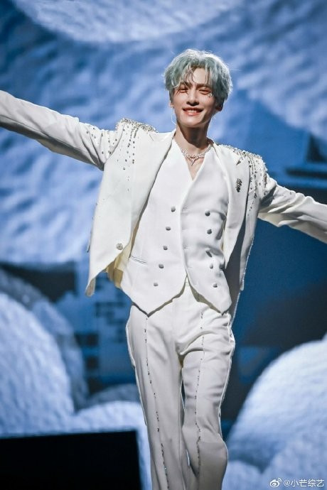 罗云熙同场参加的艺人除了华晨宇还有谁？