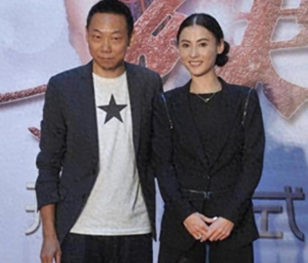 从横店300块宫女到倒贴1200万改地图，这个被劝退的7岁女孩用103天和201声妈妈撕碎了娱乐圈的所有规则