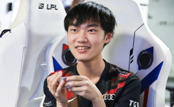 LPL经纪人证实，JDG去年报天价抢左手，今年身价不如去年！