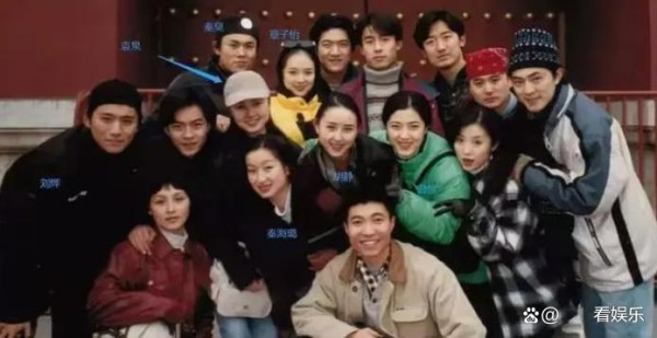 胡静曾黎《浪姐2》舞台重逢，中戏96神仙班，25年同学情动人