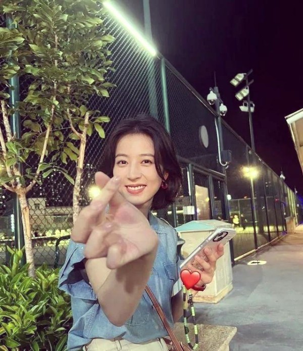 周雨彤加盟壹心娱乐，开启全新演艺之旅