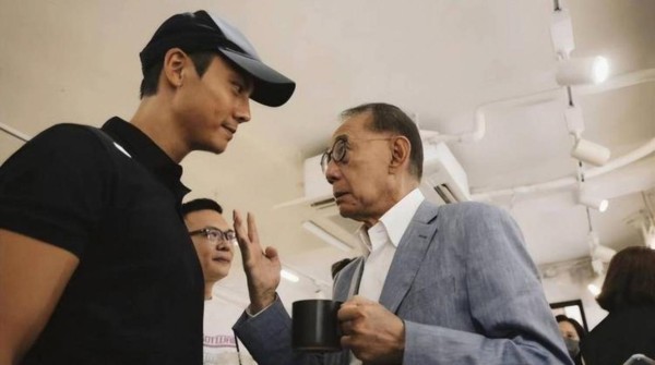 怪不得英皇有那么多艺人不解约，不是因为呆在英皇收入有多高，也不是英皇资源特别好，而是背后隐藏着让人难以离开的复杂利益关系