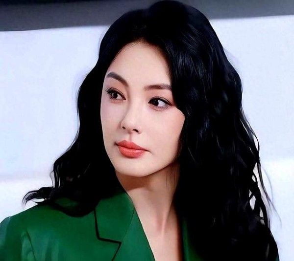 春节后娱乐圈大地震！3位明星接连塌房，一个比一个离谱，网友：活该！