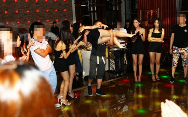 盘点娱乐圈模特们的派对私照[高清大图]