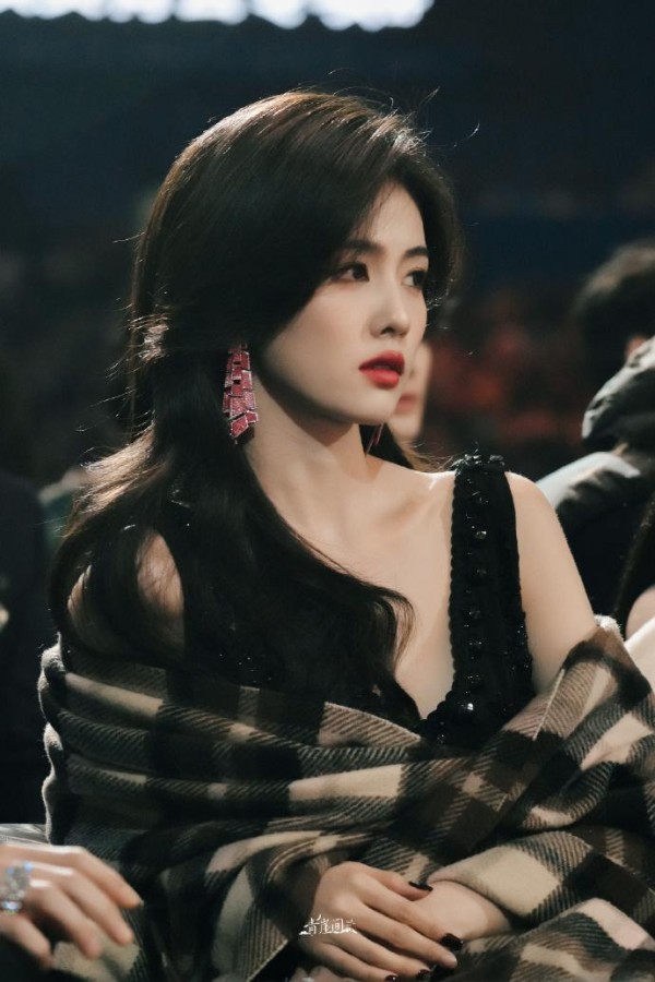 白鹿一个白眼值千万?明星们的“真实厌恶”正在重构娱乐圈规则!