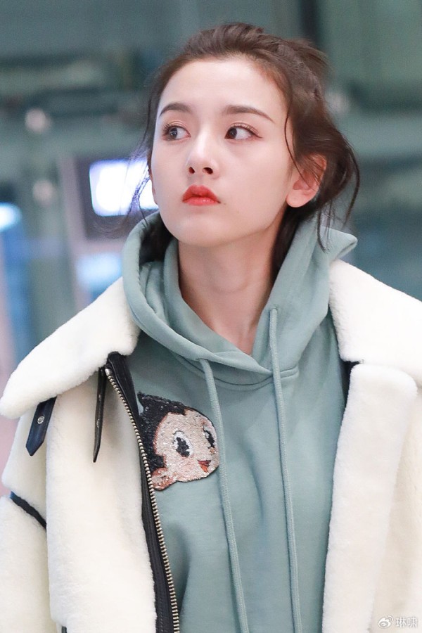 宋祖儿华伦天奴晚宴引爆″种草经济学″：明星代言如何重构消费决策链？