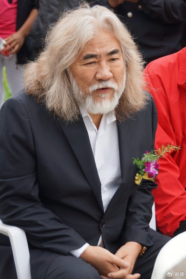 张纪中幽默辟谣300亿身家:明星财富传闻背后的社会心理与行业真相