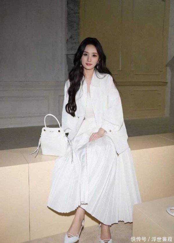 85花时装周待遇天差地别！唐嫣、刘诗诗坐C位，杨幂却坐在第二排