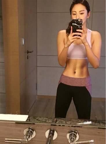 秀腹肌马甲线的美女明星，张雨绮第八，赵丽颖第二，第一是谁？