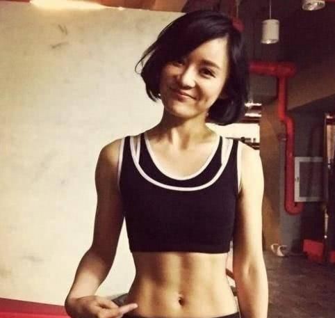 秀腹肌马甲线的美女明星，张雨绮第八，赵丽颖第二，第一是谁？