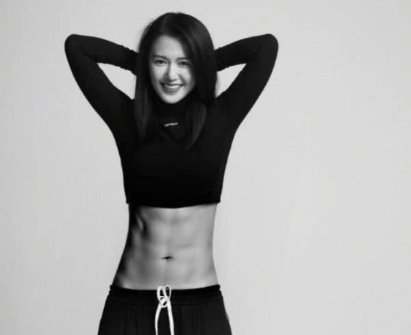 秀腹肌马甲线的美女明星，张雨绮第八，赵丽颖第二，第一是谁？