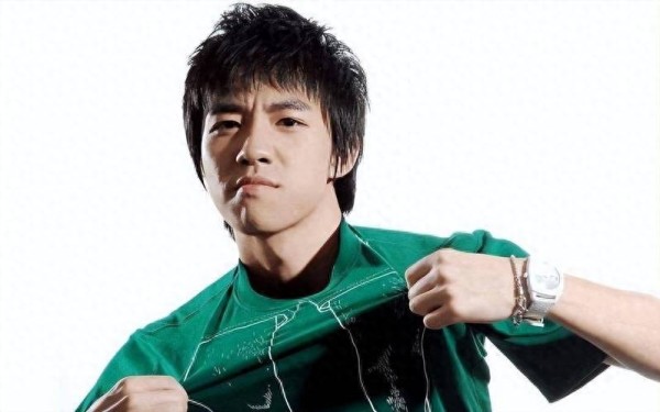 俞灏明毁容前后对比