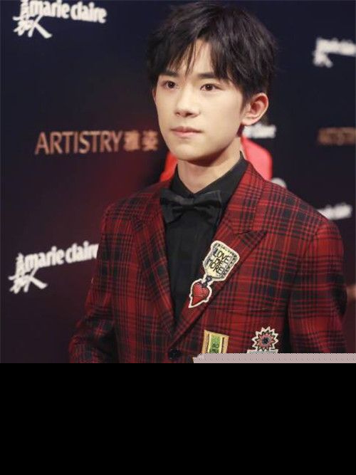 易烊千玺李宇春同框粉丝直呼好帅！易烊千玺为什么叫大佬？