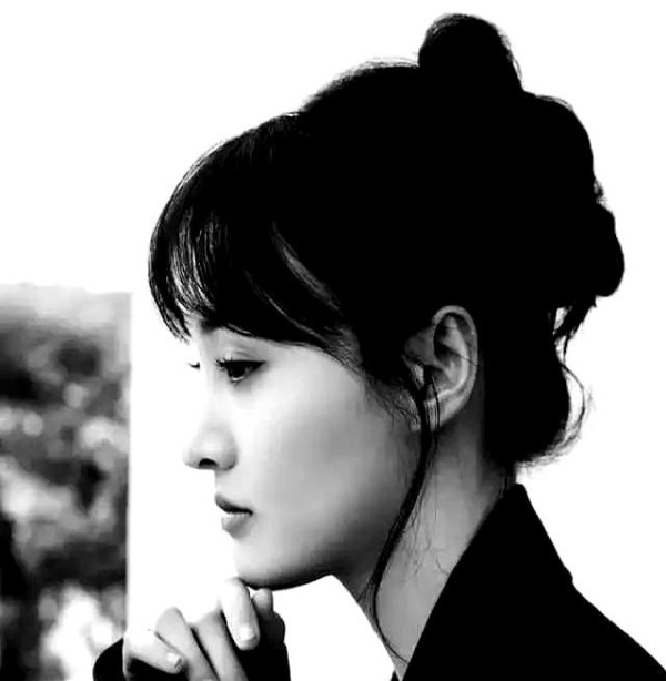 郑爽2026跨年同框粉丝！妆容精致状态佳，复出传闻引热议