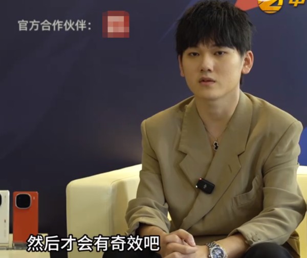 LPL新老“第一ADC”罕见同框！阿水：希望新的一年成绩更好！