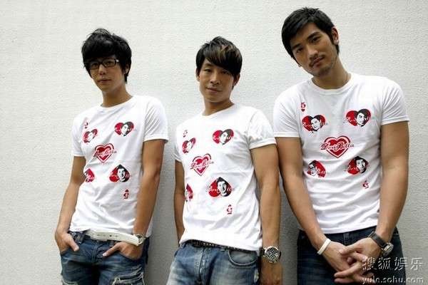 好友为顶春城服装品牌捧场