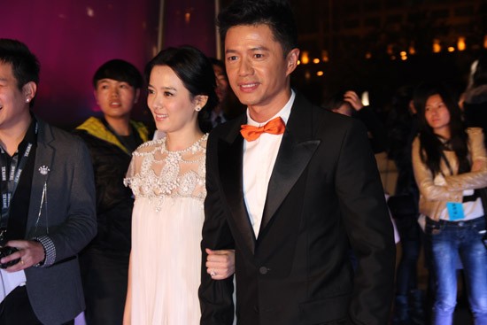 段奕宏出席时尚活动 新年再变“工作狂”