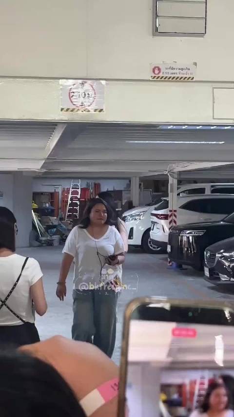 安吉丽娜的老婆浴巾凤来了!