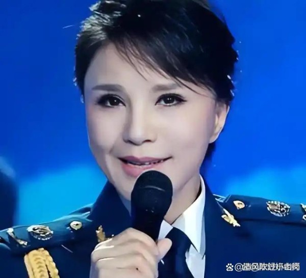 曾 7 次登春晚的 “晚会女王”,如今 54 岁街头开唱,真相却不是落魄让人泪目