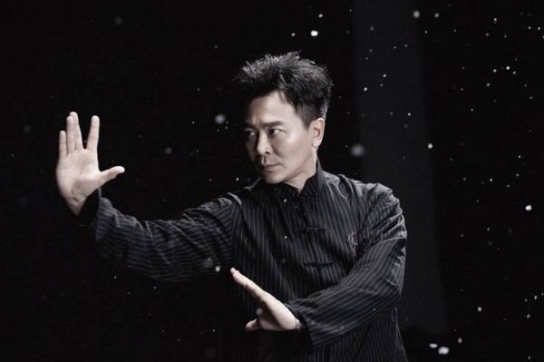 吴樾：以武打明星出道，后陷“车震门”事件，今洗手为妻女做羹