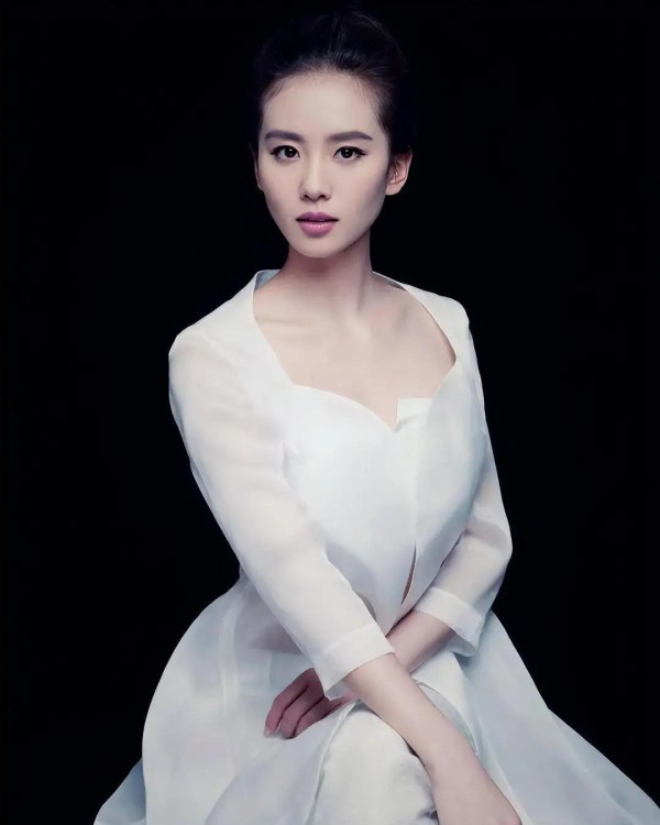 舞动魅力!盘点芭蕾舞出身的女明星,气质与身材堪称典范