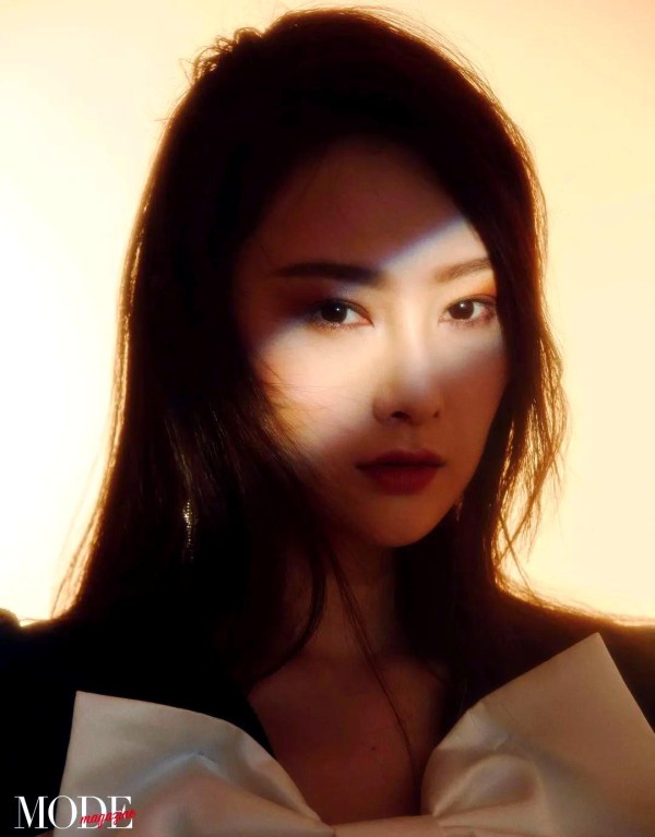 李昕岳的跨界之路：从模特大赛冠军到演艺圈新星