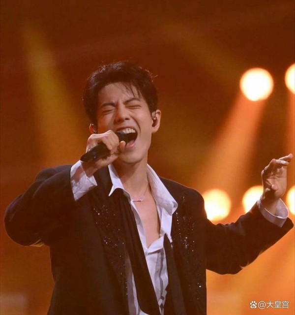 明星后台突遭签名逼迫，肖战巧用高情商化解危机，为粉丝上了一堂边界课