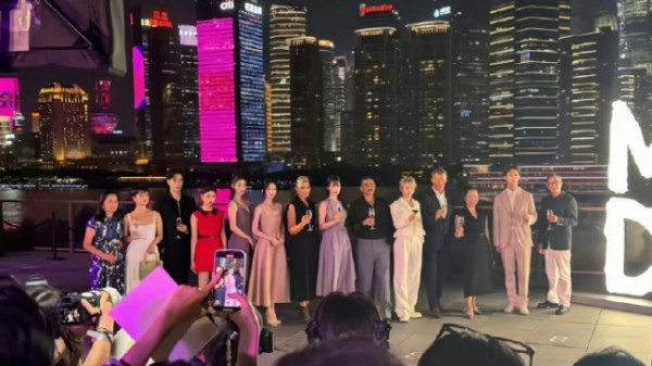 迪丽热巴连续4年出席迪奥巴黎大秀，有何特殊意义？