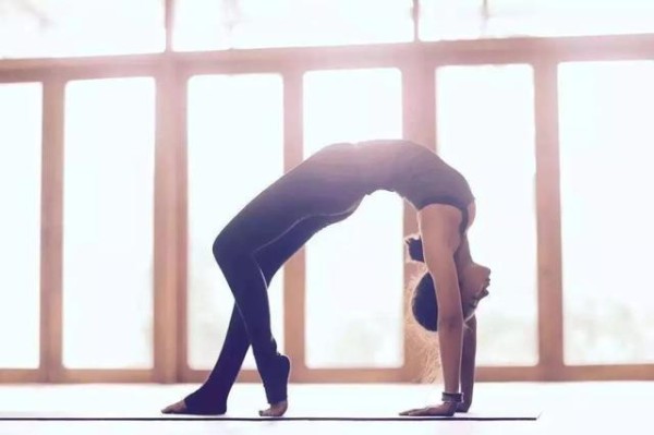 女生去健身房,请异性私教,很正常的事,为什么指责的人那么多?