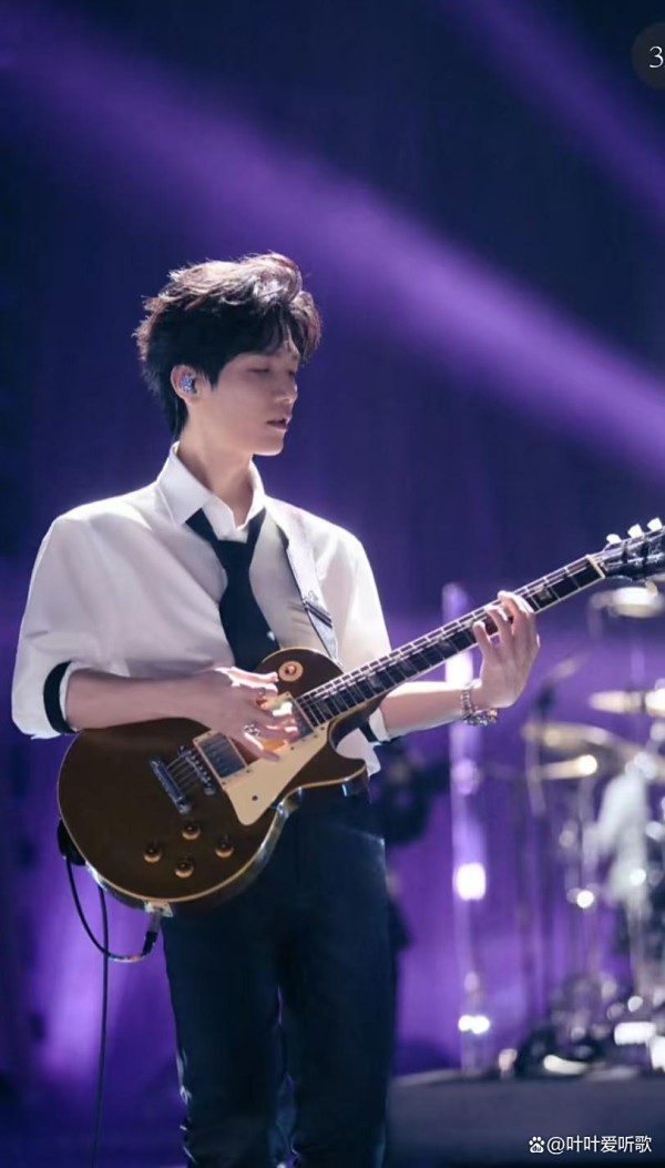 从民谣诗人到摇滚旅人:陈楚生十八年音乐路上的清醒选择与风格蜕变