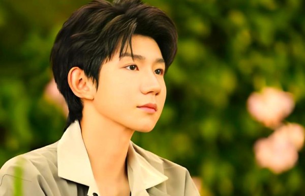 王源风格转变:从成熟亮相到多元讨论