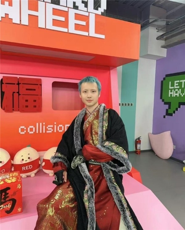 冯钰恒解锁多元风格：从国潮新贵到松弛少年，展现演员多面可塑性